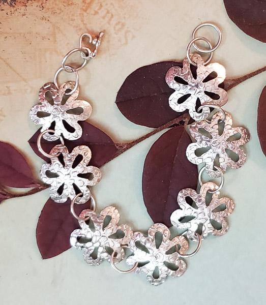 950 Silver Flower Link Bracelet (1 of 5)