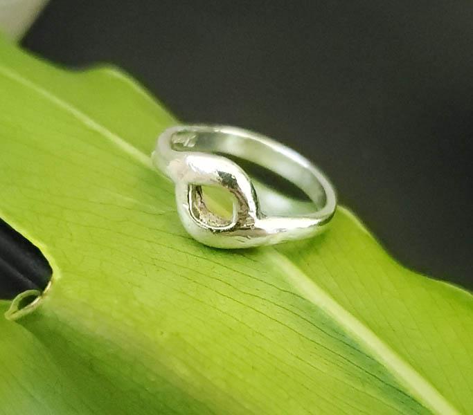 Sterling Silver Abstract Ring Sz 5 (1 of 3)