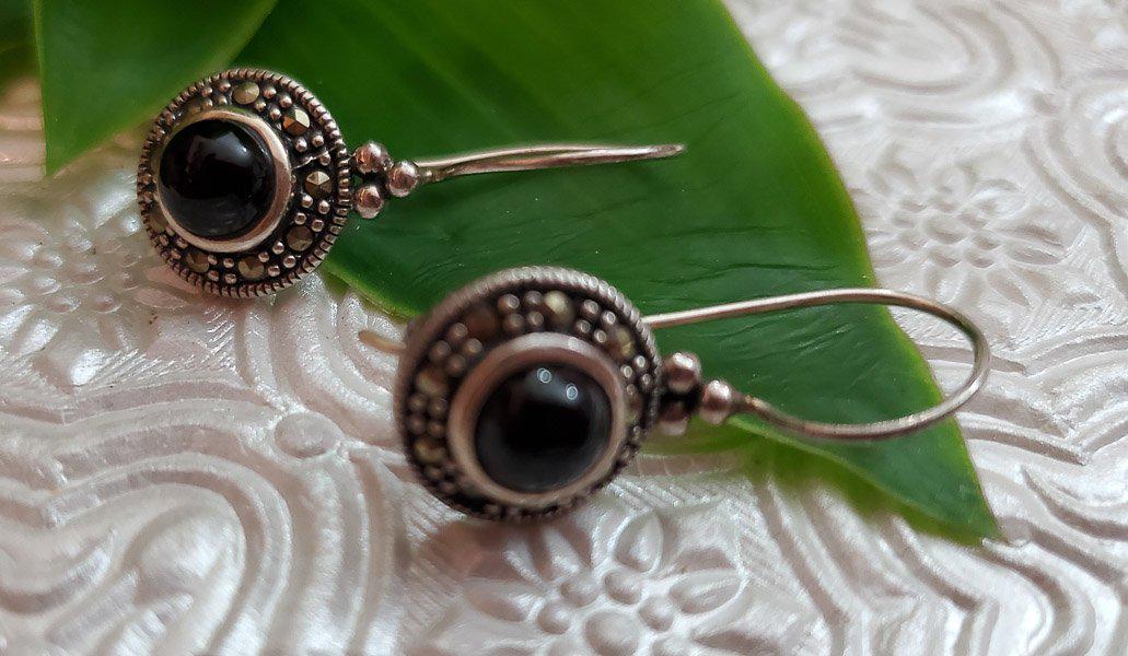 Sterling Silver Onyx and Marcasite Earrings: Please see the pictures for full details as this is the exact item you will receiveÃ‚ Weight: 4.25gÃ‚ Stamps: 925, Thai