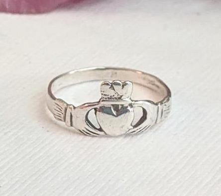 Sterling Silver Claddagh Ring Sz 5 (1 of 4)