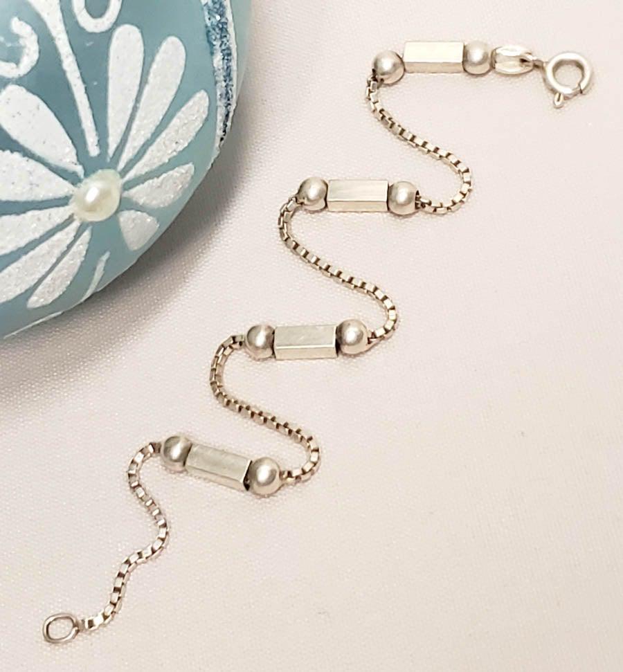 7.5" Sterling Silver Box with Bead and Bar Chain (1 of 4)