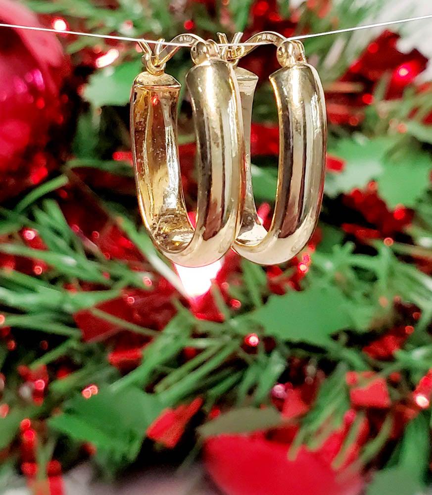 925 Vermeil Hoop Earrings: Please see pics for details as this is the exact item you will receive. Measures: EarringsÃ‚ have a 21mm drop and are 4.7mm wide Weight in Grams: 1.50 Hallmarks & Stamps Include: 925 Please not