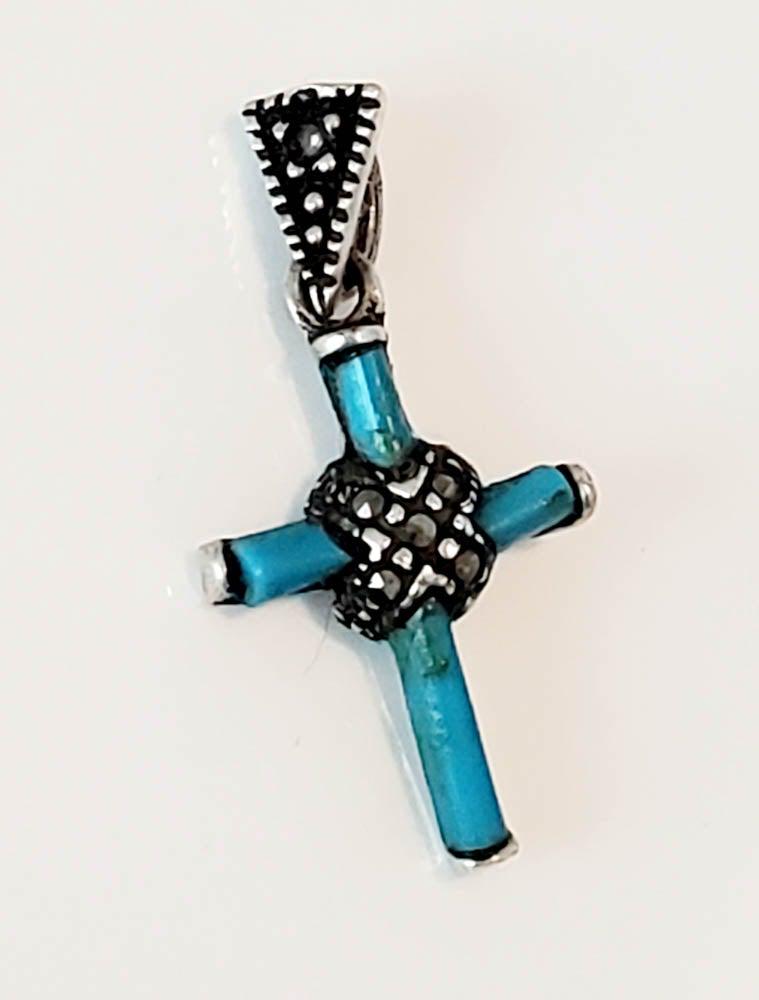 Sterling Silver Turquoise Marcasite Cross Pendant: Measures: Has a 26.5mm drop and is 13.5mm wide Weight in Grams: 1.03 Hallmarks and Stamps: 925 Please note: All items are taken at stamped value and are not tested unless stated. As with many vintage 
