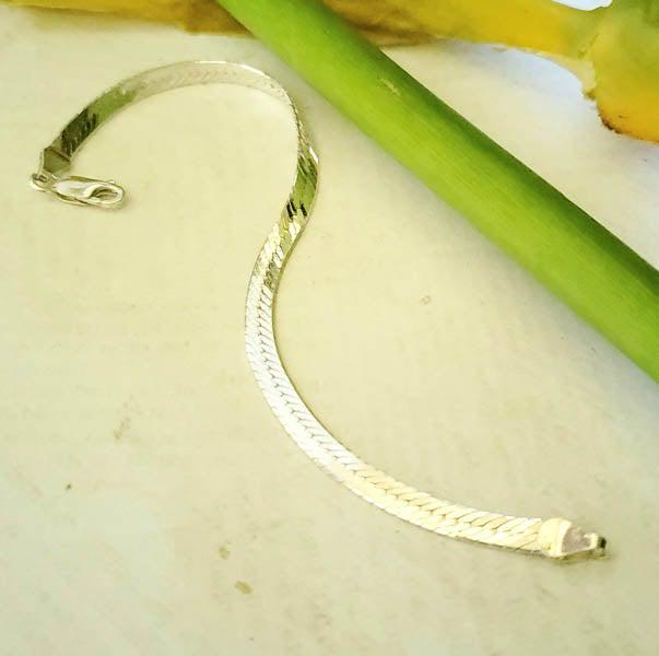 Sterling Silver Herringbone Bracelet: Item Details: Herringbone Chain Bracelet Length: 7 Inches Width: 4 mm Other: Lobster Clasp Weight in Grams: 4.8 Hallmarks and Stamps: 925 HCT Italy Ã‚ Please Note: All items are taken at stamped va