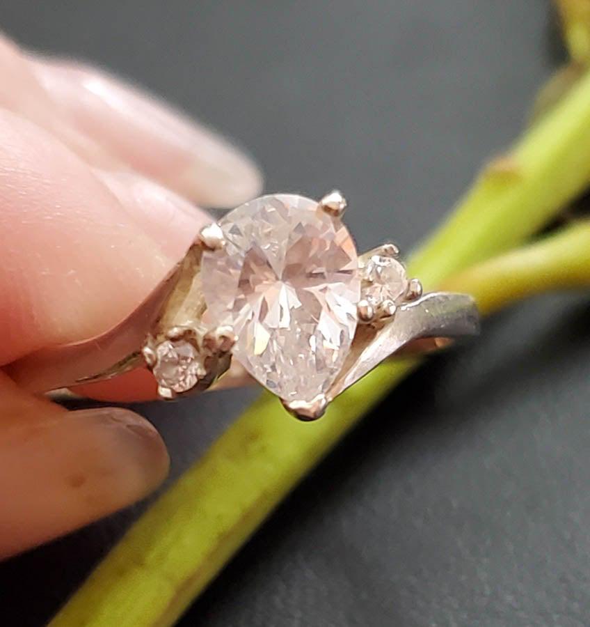 Avon Sterling Silver Teardrop Ring (1 of 5)