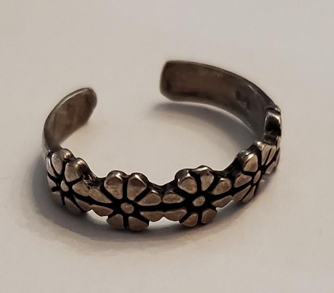 Sterling Adjustable Flower Knuckle Ring (1 of 3)