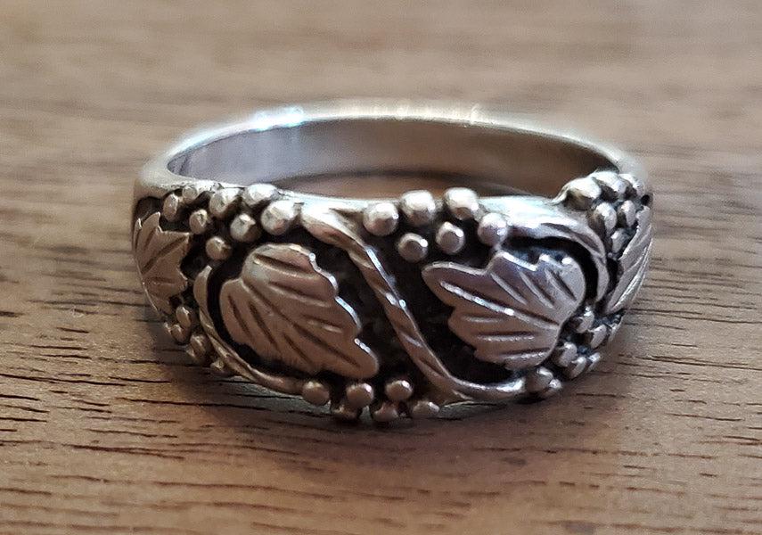 Vintage Leaf Design Sterling Silver Band Ring Sz 9 (1 of 4)