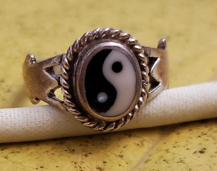 Ying and Yang Sterling Ring sz 5.5 (1 of 5)