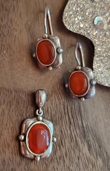 Sterling Carnelian Stone Earrings and Pendant Set: Ã‚ Please see the pictures for full details as this is the exact item you will receive.Ã‚ Measurements:Ã‚ Pendant has a 27.5mm drop a
