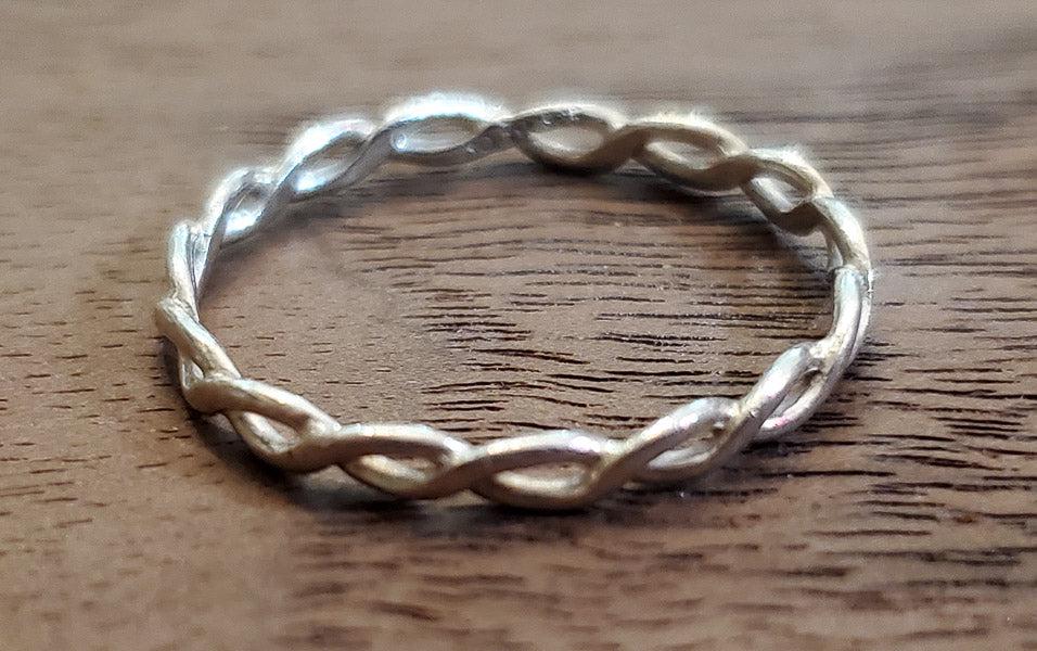 Stackable Sterling Silver Twisted Band Ring Sz 8.5 (1 of 3)