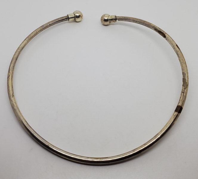 Sterling Silver Collar Necklace: Please review the pictures in detail as they are a major part of our description. The item pictured is the exact item you will receive. Necklace is 4.2mm wide and ends are 9.7mm and unscrew. Could use