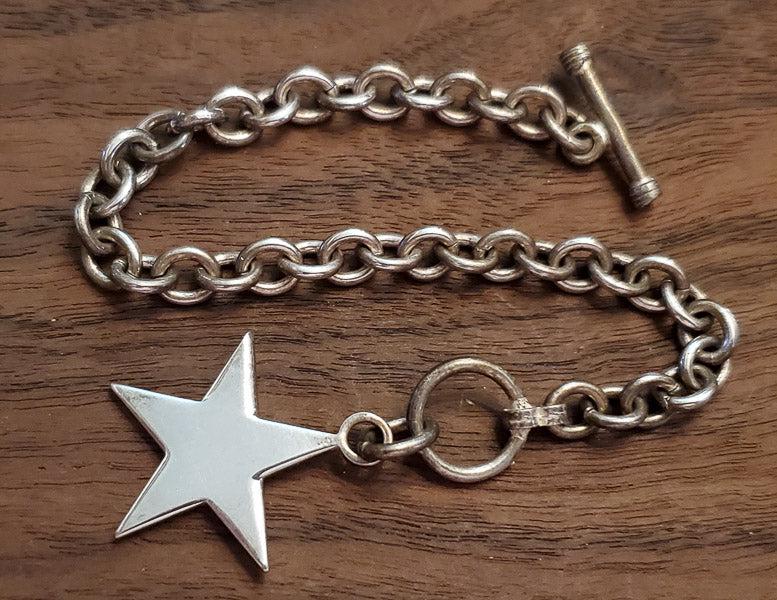 Star Charm Sterling Silver Rolo Bracelet: Length: 7.5 Inches and 6.6mm wide Weight in Grams: 21.3 Hallmarks and Stamps: 925 Please note: All items are taken at stamped value and are not tested unless stated. As with many vintage items, pieces