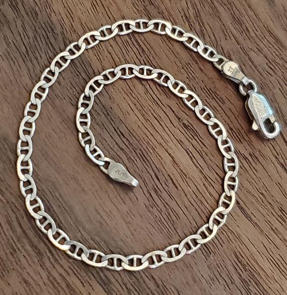 Sterling Silver Anchor Chain Bracelet: Please see pics for details as this is the exact item you will receive.Ã‚ Size: 7.5 InchesÃ‚ Measures: 2.6mm wide Weight in Grams: 2.09 Hallmarks & Stamps Include: 925, Italy, JCH Please not