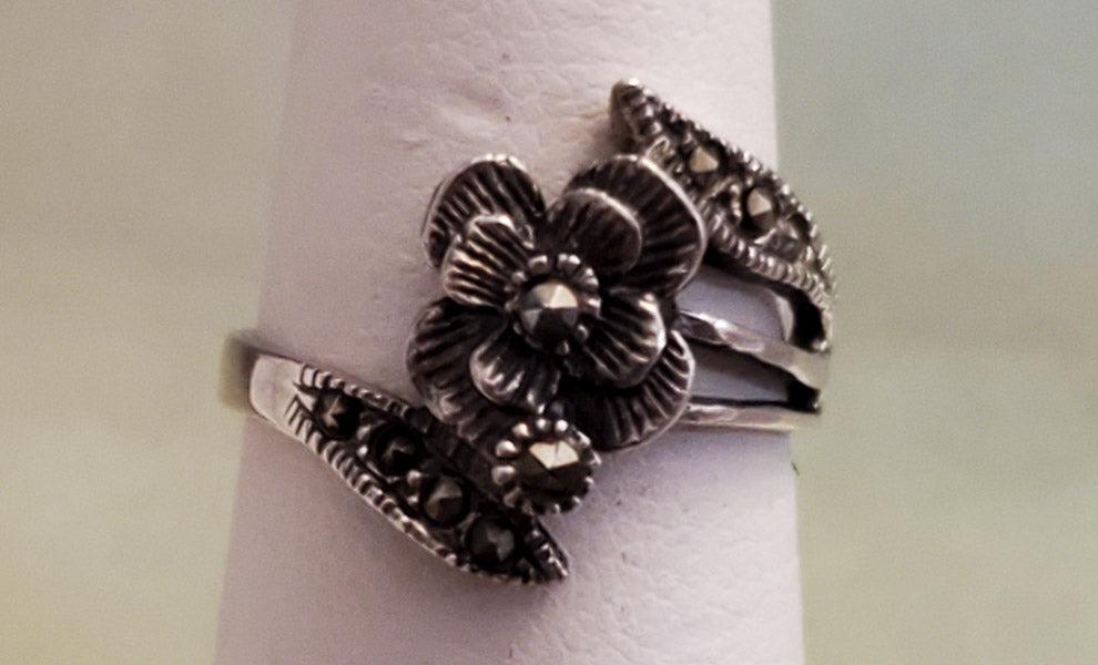 Marcasite Sterling Silver Floral Ring Sz 6: Ring Size:Ã‚ 6 and is 14.2mm at widestWeight in Grams: 2.3Hallmarks an