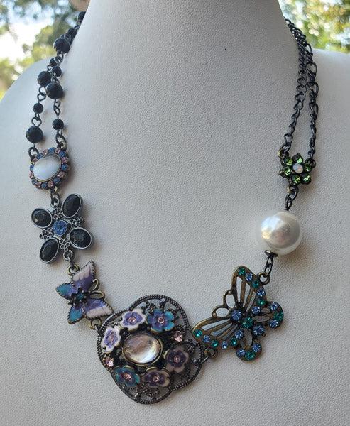 Anna Sui Betsy Johnson Butterfly Necklace: Please review the pictures in detail as they are a major part of our description. The item pictured is the exact item you will receive.Ã‚ Length: 17-19 inches Weight in Grams: 31.5 Hallmarks and St