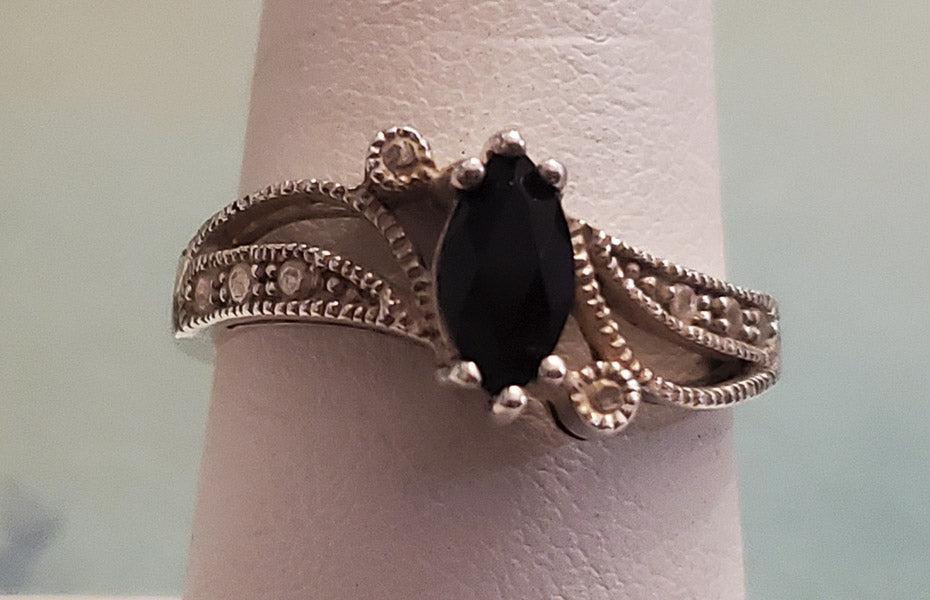 Avon Sterling Silver Ring Sz 7.75: Ring Size:Ã‚ 7.75Weight in Grams: 3.2Hallmarks and Stamps: 925, AvonÃ‚ </