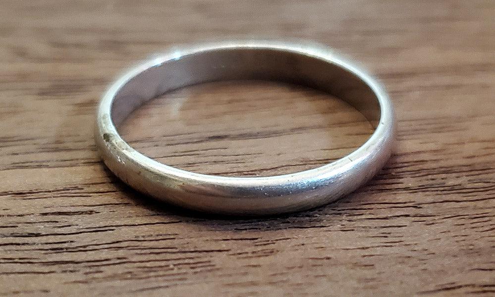 Vintage 2.5mm Simple Sterling Silver Band Ring Sz 7 (1 of 4)