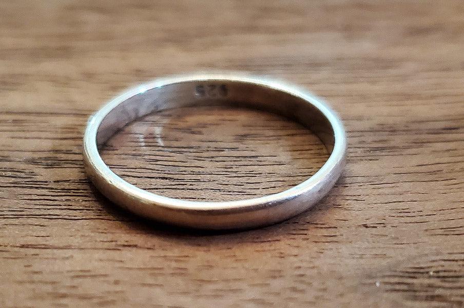 Dainty Simple Sterling Silver Band Ring Sz 8 (1 of 3)