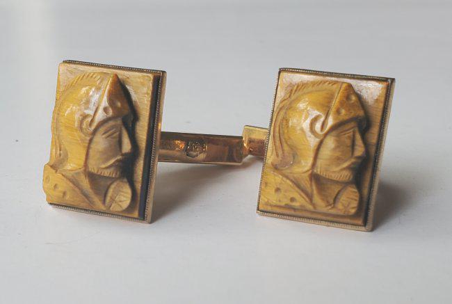 10k Gold Carved Conquistador Cuff links Tigers Eye: Vintage 10k Gold intricately Carved Conquistador Cuff links Tigers Eye Stoneweigh 10 grams Please note: All items are