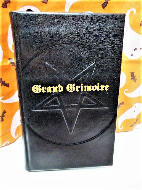 1996 Grand Grimoire, Black Magic, Ist Edition: Grand Grimoire Leather 1st Trident Ltd Ed, Black Magic, Pacts with Devil, Occult. Excellent condition. Rare! The Grimoire of Pope Honorius III Deluxe, Black Leather Bound, Hand Numbered 4