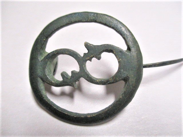 300+- AD ROMAN BRONZE INFINITY OPENWORK BROOCH (1 of 5)