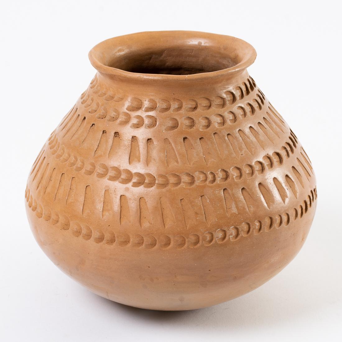 Mata Ortiz Pottery Olla Textured Incised: Hand-Made Ceramic Vessel from Mexico Mata Ortiz Pottery Signed N Quezada (Nicolas or Noe ?) Incised Design Brown/Earth Color 6.5" Tall x 7.5" diameter