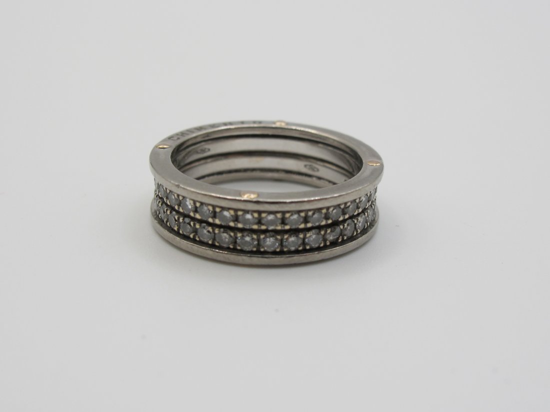 Chimento: anello in oro bianco e diamanti a due file di diamanti disposti a tutto giro Peso gr 6,40 misura 14