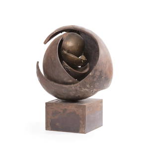 Sergio Castillo (Santiago, Chile 1925 - 2010): Sfera scomposta, 1970 bronzo patina bruna, cm 40 x 30 x 30 (compresa la base) Firma incisa in basso: S. Castillo Chile 70 PROVENIENZA: collezione Elsa Martinelli, Roma 1