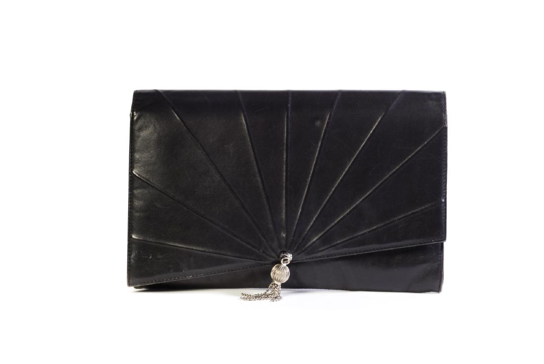 Gianni Versace: clutch in pelle color nero, chiusura con bottone magnetico e pendente in metallo, cm 29x20, (leggera usura)