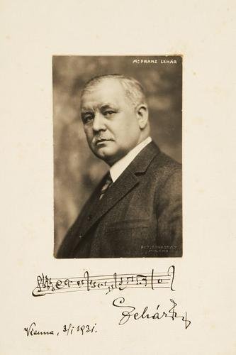 Lehar, F. Foto con rigo musicale e firma.