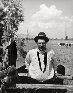 Mario De Biasi (1923) æCalabriaÆ: Mario De Biasi (1923) æCalabriaÆ1954. Stampa alla gelatina sali d'argento, vintage. 31 x 24 cm. ***Firma dell'autore, titolo e data sul verso..