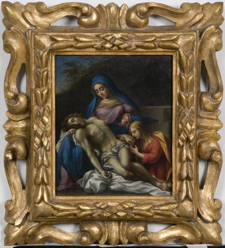 Scuola romana, circa 1700, da Annibale Carracci Pi: Scuola romana, circa 1700, da Annibale Carracci Pietàolio su rame, entro cornice intagliata e dorata cm 25,5 x 22 ***Per il presente dipinto è stata avanzata un'attribuzione ad un maestr