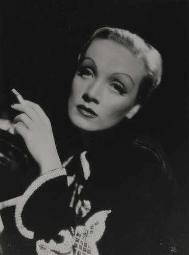 Friedrich Zglinicki Greta Garbo, ca. 1940: Friedrich Zglinicki Greta Garbo, ca. 1940Gelatin silver print. Credit stamps on the verso.24.5 x 18 cm. (9.6 x 7.1 in.)(1)
