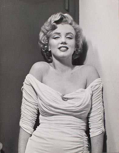 Philippe Halsman (1906 - 1979) Marilyn Monroe, Lif: Philippe Halsman (1906 - 1979) Marilyn Monroe, Life Cover, 1952Vintage gelatin silver print. Photographer's copyright stamped and Le Ore stamps on the verso. cm 35 x 27,5 (13.8 x 10.8 in.) Thi