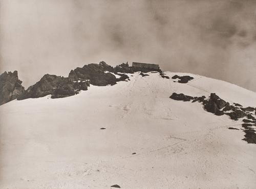 Vittorio Sella (1859 - 1943) Punta Gnifetti: Vittorio Sella (1859 - 1943)Punta Gnifetti e Osservatorio dal colle Gnifetti, Monte Rosa, 18 agosto 1893 Vintage gelatin silver print. Photographer's blindstamp, original flush mount board. cm