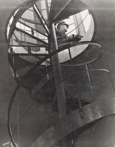 Lotte Johanna A. Jacobi (1896-1990) Tha wall, Berl: Lotte Johanna A. Jacobi (1896-1990) Tha wall, Berlin, 1927-35Vintage gelatin silver print. Signed in ink on the image; titled in ink on the verso of the mount, original flush mount board. cm 2