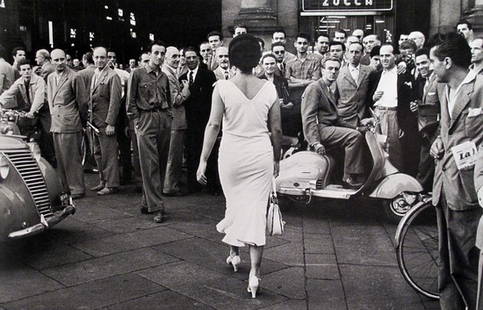 Mario De Biasi (b. 1923) Gli italiani si voltano,: Mario De Biasi (b. 1923) Gli italiani si voltano, Milano 1954Stampa alla gelatina sali d'argento, stampa ca. 1980. Firmata, intitolata e datata a matita nel verso. GELATIN SILVER PRINT, PRIN