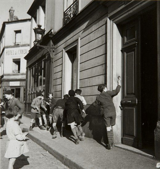 Robert Doisneau (1912-1994) La sonnette, 1934: Robert Doisneau (1912-1994) La sonnette, 1934Gelatin silver print, printed ca. 1970. Photographer's label with credit stamp on the verso. cm 17,5 x 16,5 (6.9 x 6.5 in.)(1)