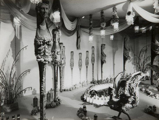 Roger Schall (1904-1995) Vitrine Hermès, ca. 1950: Roger Schall (1904-1995) Vitrine Hermès, ca. 1950Vintage gelatin silver print. Photographer's credit stamp on the verso. cm 20,8 x 27 (8.2 x 10.6 in.)(1)