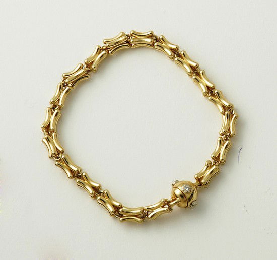 Bracciale firmato Chimento: Bracciale firmato Chimento in oro giallo 18 kt, piccolo brillantino sulla chiusura A CHIMENTO YELLOW GOLD BRACELET
