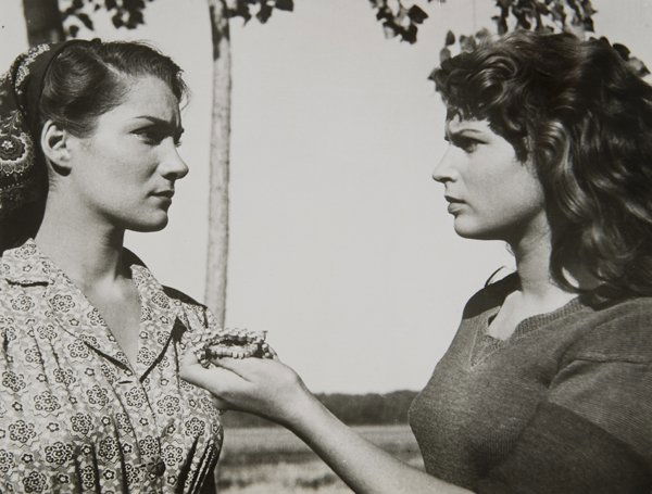 Robert Capa (1913-1954) Doris Dowling and Silvana M: Vintage gelatin silver printcm 18,2 x 24 (7.2 x 9.4 in.)Stampa vintage alla gelatina sali d’argento.
