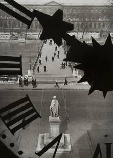 André Kertész (1894-1985) Le pont des Arts vu à tra: Gelatin silver print, printed ca. 1970. Photographer’s credit blindstamp on the recto margincm 28,6 x 20,5 (11.3 x 8.1 in.)Stampa alla gelatina sali d’argento, stampata nel 1970 circa. Timbro a se