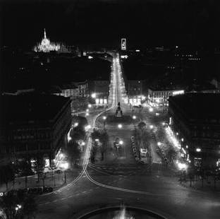 Mario De Biasi (b. 1923) Milano, 1950: Gelatin silver print, printed later. Signed, titled and dated in pencil on the versocm 30,5 x 30,5 (12 x 12 in.)Stampa alla gelatina sali d’argento, stampa successiva. Firmata, intitolata e datata a