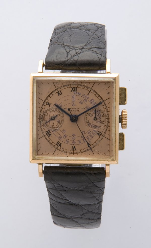 Orologio cronografo Baume Mercier: in oro rosa 18kt, di forma carrè, anni Quaranta, movimento carica manuale, due contatori, tasti quadri, ingranaggio a colonna, lancette in acciaio azzurato, quadrante rame, indici a smalto, scala tac