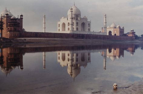 Mario De Biasi (b. 1923) Taj Mahal, India, 1981: C-print, vintage. Firmata, intitolata e datata a penna nera, timbro del fotografo sul versocm 26.4 x 40,3 (10.3 x 15.8 in.)Vintage c-print. Signed, titled, dated in black feltpen and photographer’s