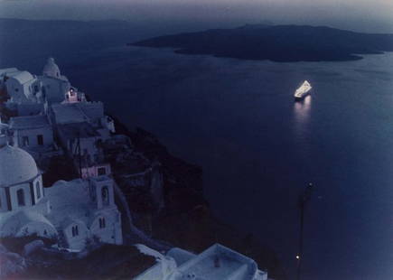 Mario De Biasi (b. 1923) Dall’Isola di Santorini, 1978: C-print, vintage. Firmata, intitolata e datata a penna nera, timbro del fotografo sul verso.cm 28,6 x 40,3 (11.2 x 15.8 in.)Vintage c-print. Signed, titled, dated in black feltpen and photographer’s