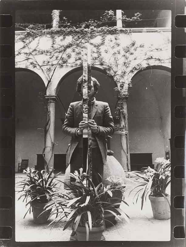 Superstudio di Firenze Installazione, ca. 1970: Stampa vintage alla gelatina sali d’argento. Timbro del fotografo sul verso cm 24 x 18 (9.5 x 7.1 in.) Vintage gelatin silver print, Photographer’s credit stamp on the verso.
