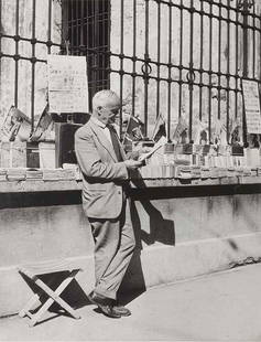 Mario De Biasi (1923-2013) Senza titolo (Riviste e Visi: Due stampe vintage alla gelatina sali d’argento. Timbro del fotografo sul verso cm 23 x 18 (9 x 7 in.) Two vintage gelatin silver prints. Photographer’s credit stamp on the verso.