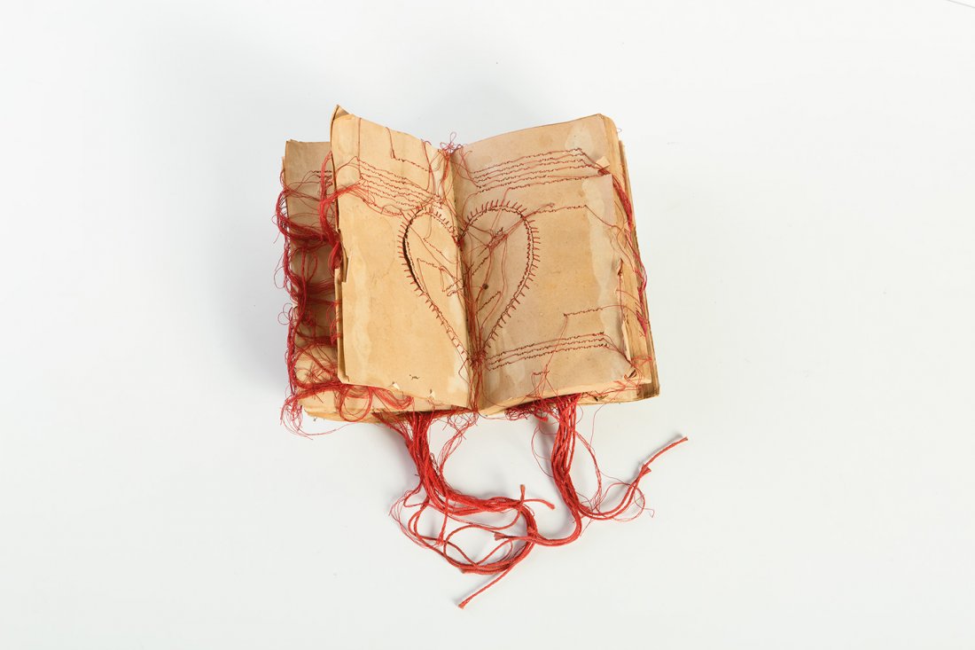 Maria Lai (Ulassai 1919 - Cardedu 2013): Verbale d’amore, 1978 libro, stoffa, filo rosso e ricamo, cm 18 x 20 x 8Firmato all’interno: Maria Lai 78 PROVENIENZA: Collezione Marcello Venturoli, RomaMARIA LAI (ULASSAI 1919 - CARDEDU 2013) VE
