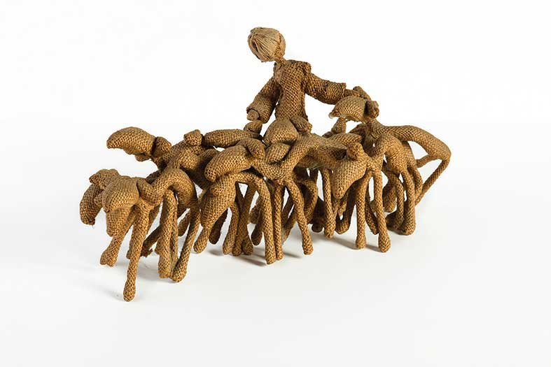 Maria Lai (Ulassai 1919 - Cardedu 2013): Gregge con pastore sacco e filo di ferro, cm 18,5 x 40 x 15 PROVENIENZA: Collezione Marcello Venturoli, RomaMARIA LAI (ULASSAI 1919 - CARDEDU 2013) FLOCK WITH SHEPHERD, SACK AND IRON WIRE, CM 18,5 x 4